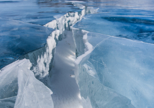 ice cracking small